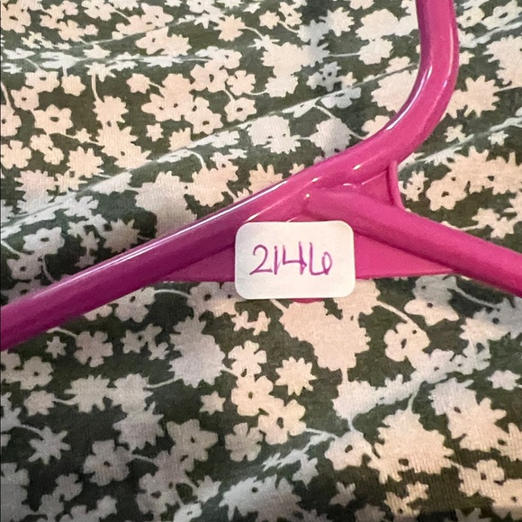 Old Navy Olive Green and Cream Floral Luxe 3/4 Sleeve Scoop Neck Top-size M, EUC - Picture 6 of 6